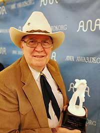 Alan Bell with his 2017 Academy of Western Artists Will Rogers Bootmaker of the Year Award.